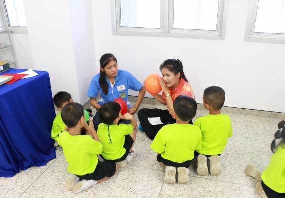 ภาพกิจกรรม คณะวิทยาศาสตร์และเทคโนโลยี จัดค่ายวิทยาศาสตร์โรงเรียนสาธิตฯ อนุบาล