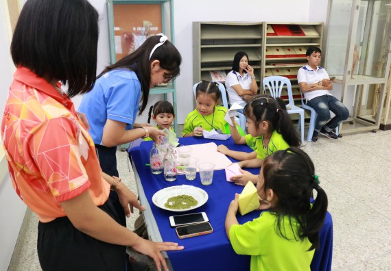 ภาพกิจกรรม คณะวิทยาศาสตร์และเทคโนโลยี จัดค่ายวิทยาศาสตร์โรงเรียนสาธิตฯ อนุบาล