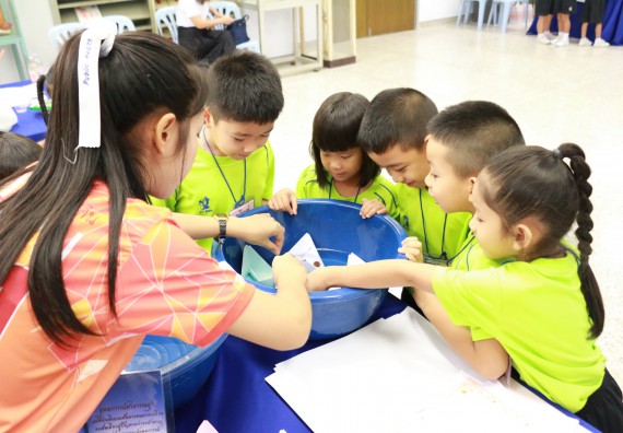 ภาพกิจกรรม คณะวิทยาศาสตร์และเทคโนโลยี จัดค่ายวิทยาศาสตร์โรงเรียนสาธิตฯ อนุบาล