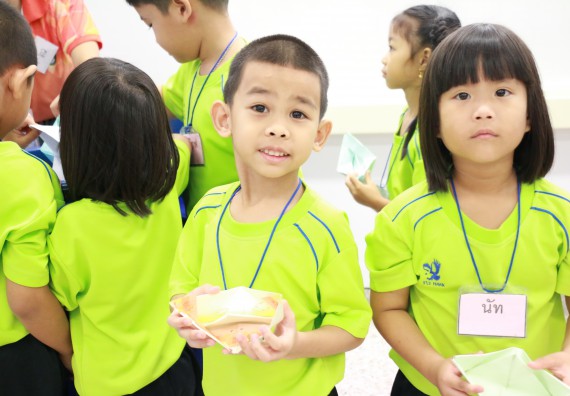 ภาพกิจกรรม คณะวิทยาศาสตร์และเทคโนโลยี จัดค่ายวิทยาศาสตร์โรงเรียนสาธิตฯ อนุบาล