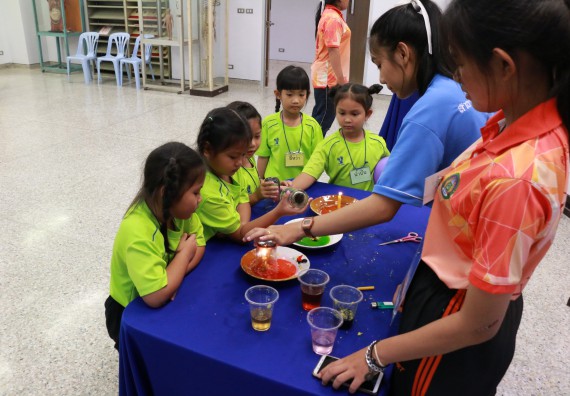 ภาพกิจกรรม คณะวิทยาศาสตร์และเทคโนโลยี จัดค่ายวิทยาศาสตร์โรงเรียนสาธิตฯ อนุบาล