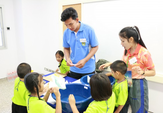 ภาพกิจกรรม คณะวิทยาศาสตร์และเทคโนโลยี จัดค่ายวิทยาศาสตร์โรงเรียนสาธิตฯ อนุบาล