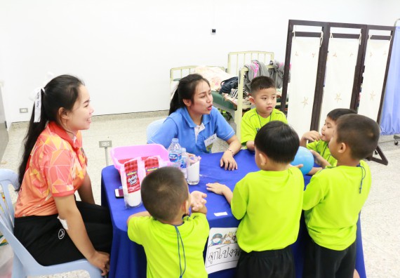ภาพกิจกรรม คณะวิทยาศาสตร์และเทคโนโลยี จัดค่ายวิทยาศาสตร์โรงเรียนสาธิตฯ อนุบาล