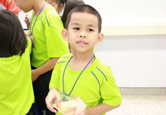 ภาพกิจกรรม คณะวิทยาศาสตร์และเทคโนโลยี จัดค่ายวิทยาศาสตร์โรงเรียนสาธิตฯ อนุบาล