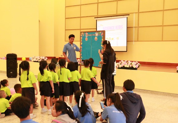 ภาพกิจกรรม คณะวิทยาศาสตร์และเทคโนโลยี จัดค่ายวิทยาศาสตร์โรงเรียนสาธิตฯ อนุบาล