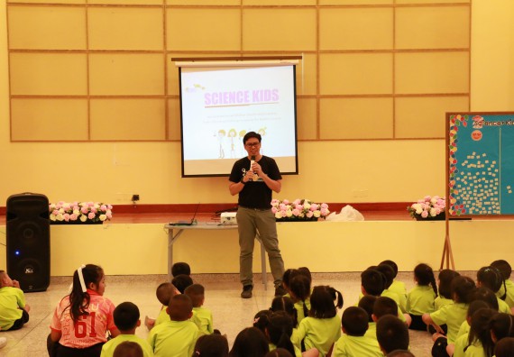 ภาพกิจกรรม คณะวิทยาศาสตร์และเทคโนโลยี จัดค่ายวิทยาศาสตร์โรงเรียนสาธิตฯ อนุบาล