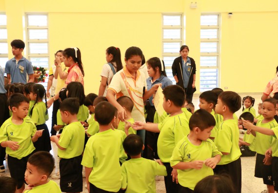 ภาพกิจกรรม คณะวิทยาศาสตร์และเทคโนโลยี จัดค่ายวิทยาศาสตร์โรงเรียนสาธิตฯ อนุบาล