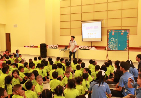 ภาพกิจกรรม คณะวิทยาศาสตร์และเทคโนโลยี จัดค่ายวิทยาศาสตร์โรงเรียนสาธิตฯ อนุบาล