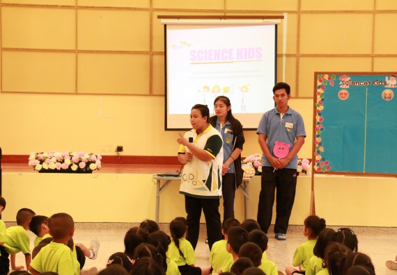 ภาพกิจกรรม คณะวิทยาศาสตร์และเทคโนโลยี จัดค่ายวิทยาศาสตร์โรงเรียนสาธิตฯ อนุบาล