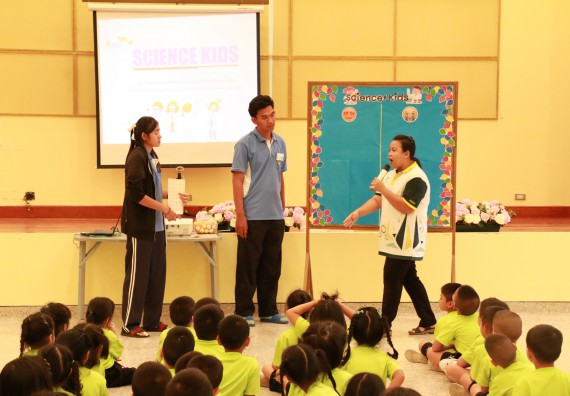 ภาพกิจกรรม คณะวิทยาศาสตร์และเทคโนโลยี จัดค่ายวิทยาศาสตร์โรงเรียนสาธิตฯ อนุบาล