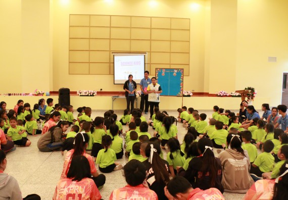 ภาพกิจกรรม คณะวิทยาศาสตร์และเทคโนโลยี จัดค่ายวิทยาศาสตร์โรงเรียนสาธิตฯ อนุบาล