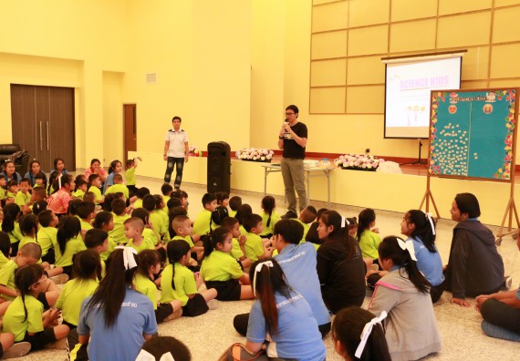 ภาพกิจกรรม คณะวิทยาศาสตร์และเทคโนโลยี จัดค่ายวิทยาศาสตร์โรงเรียนสาธิตฯ อนุบาล