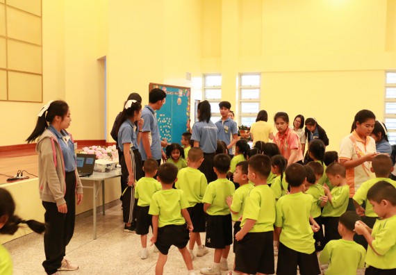 ภาพกิจกรรม คณะวิทยาศาสตร์และเทคโนโลยี จัดค่ายวิทยาศาสตร์โรงเรียนสาธิตฯ อนุบาล