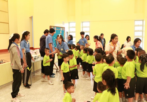 ภาพกิจกรรม คณะวิทยาศาสตร์และเทคโนโลยี จัดค่ายวิทยาศาสตร์โรงเรียนสาธิตฯ อนุบาล