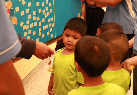 ภาพกิจกรรม คณะวิทยาศาสตร์และเทคโนโลยี จัดค่ายวิทยาศาสตร์โรงเรียนสาธิตฯ อนุบาล