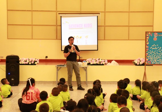 ภาพกิจกรรม คณะวิทยาศาสตร์และเทคโนโลยี จัดค่ายวิทยาศาสตร์โรงเรียนสาธิตฯ อนุบาล