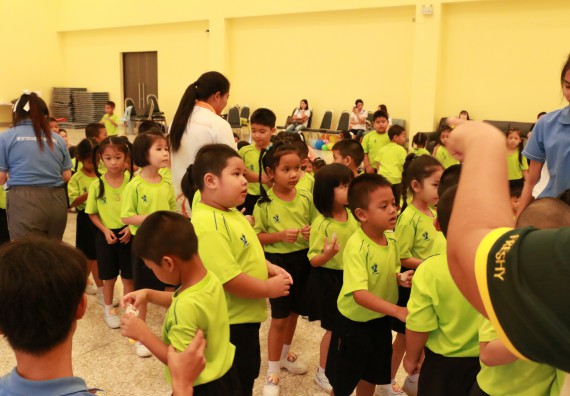 ภาพกิจกรรม คณะวิทยาศาสตร์และเทคโนโลยี จัดค่ายวิทยาศาสตร์โรงเรียนสาธิตฯ อนุบาล