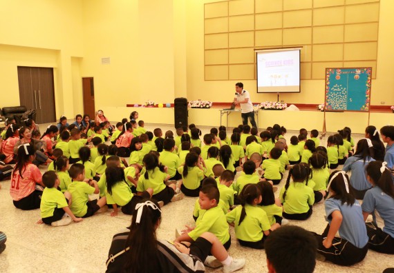 ภาพกิจกรรม คณะวิทยาศาสตร์และเทคโนโลยี จัดค่ายวิทยาศาสตร์โรงเรียนสาธิตฯ อนุบาล