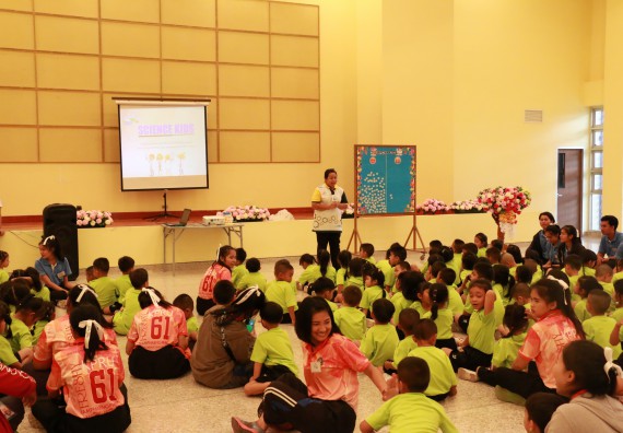 ภาพกิจกรรม คณะวิทยาศาสตร์และเทคโนโลยี จัดค่ายวิทยาศาสตร์โรงเรียนสาธิตฯ อนุบาล