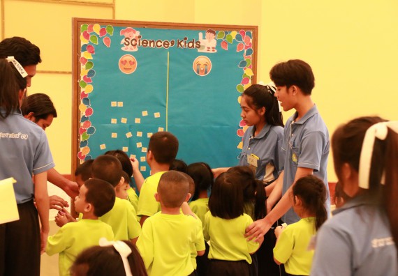 ภาพกิจกรรม คณะวิทยาศาสตร์และเทคโนโลยี จัดค่ายวิทยาศาสตร์โรงเรียนสาธิตฯ อนุบาล