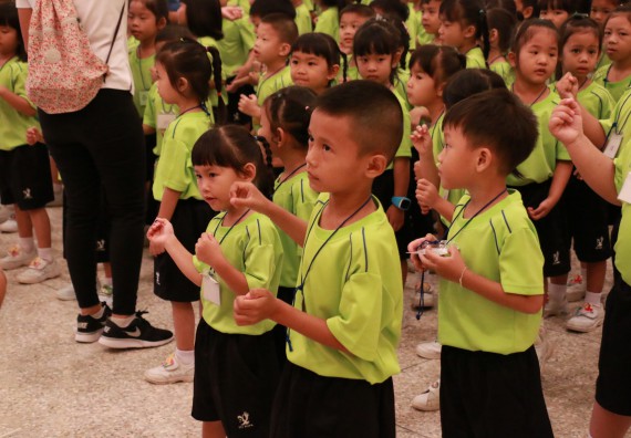 ภาพกิจกรรม คณะวิทยาศาสตร์และเทคโนโลยี จัดค่ายวิทยาศาสตร์โรงเรียนสาธิตฯ อนุบาล