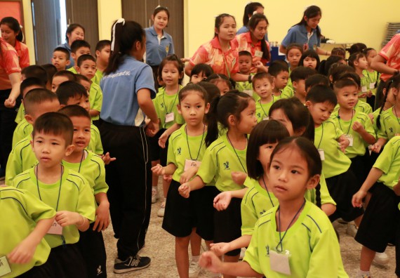 ภาพกิจกรรม คณะวิทยาศาสตร์และเทคโนโลยี จัดค่ายวิทยาศาสตร์โรงเรียนสาธิตฯ อนุบาล