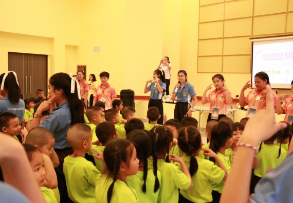 ภาพกิจกรรม คณะวิทยาศาสตร์และเทคโนโลยี จัดค่ายวิทยาศาสตร์โรงเรียนสาธิตฯ อนุบาล