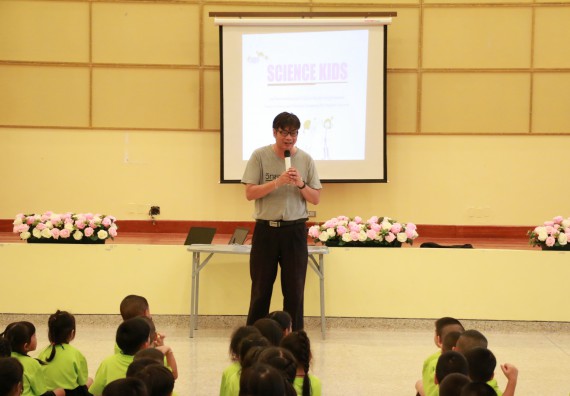 ภาพกิจกรรม คณะวิทยาศาสตร์และเทคโนโลยี จัดค่ายวิทยาศาสตร์โรงเรียนสาธิตฯ อนุบาล