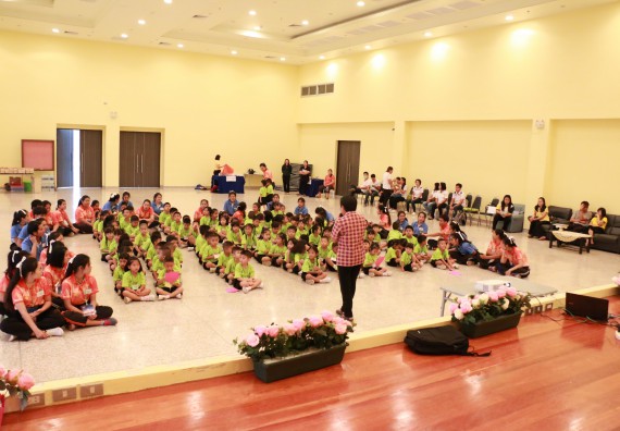 ภาพกิจกรรม คณะวิทยาศาสตร์และเทคโนโลยี จัดค่ายวิทยาศาสตร์โรงเรียนสาธิตฯ อนุบาล