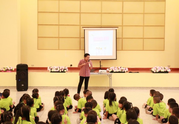 ภาพกิจกรรม คณะวิทยาศาสตร์และเทคโนโลยี จัดค่ายวิทยาศาสตร์โรงเรียนสาธิตฯ อนุบาล