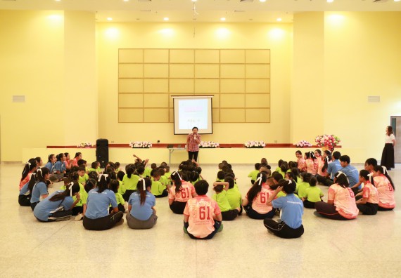 ภาพกิจกรรม คณะวิทยาศาสตร์และเทคโนโลยี จัดค่ายวิทยาศาสตร์โรงเรียนสาธิตฯ อนุบาล