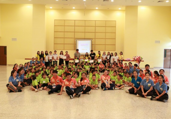 ภาพกิจกรรม คณะวิทยาศาสตร์และเทคโนโลยี จัดค่ายวิทยาศาสตร์โรงเรียนสาธิตฯ อนุบาล