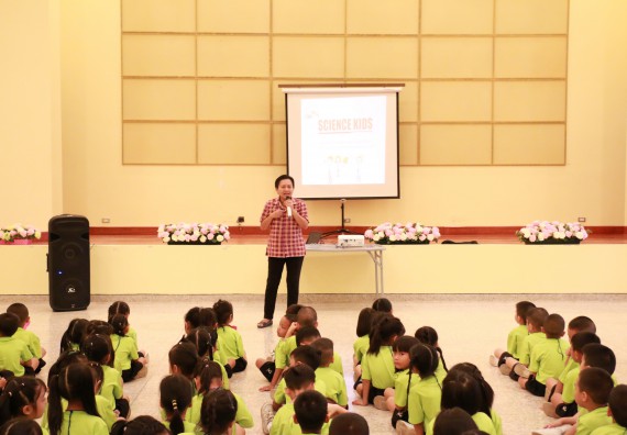 ภาพกิจกรรม คณะวิทยาศาสตร์และเทคโนโลยี จัดค่ายวิทยาศาสตร์โรงเรียนสาธิตฯ อนุบาล