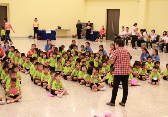 ภาพกิจกรรม คณะวิทยาศาสตร์และเทคโนโลยี จัดค่ายวิทยาศาสตร์โรงเรียนสาธิตฯ อนุบาล