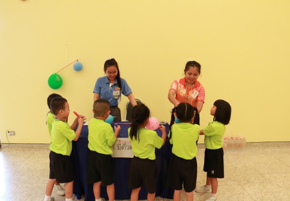 ภาพกิจกรรม คณะวิทยาศาสตร์และเทคโนโลยี จัดค่ายวิทยาศาสตร์โรงเรียนสาธิตฯ อนุบาล