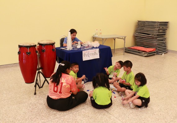 ภาพกิจกรรม คณะวิทยาศาสตร์และเทคโนโลยี จัดค่ายวิทยาศาสตร์โรงเรียนสาธิตฯ อนุบาล