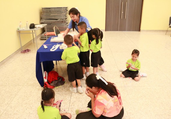 ภาพกิจกรรม คณะวิทยาศาสตร์และเทคโนโลยี จัดค่ายวิทยาศาสตร์โรงเรียนสาธิตฯ อนุบาล