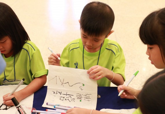 ภาพกิจกรรม คณะวิทยาศาสตร์และเทคโนโลยี จัดค่ายวิทยาศาสตร์โรงเรียนสาธิตฯ อนุบาล