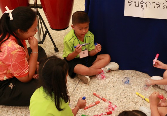 ภาพกิจกรรม คณะวิทยาศาสตร์และเทคโนโลยี จัดค่ายวิทยาศาสตร์โรงเรียนสาธิตฯ อนุบาล