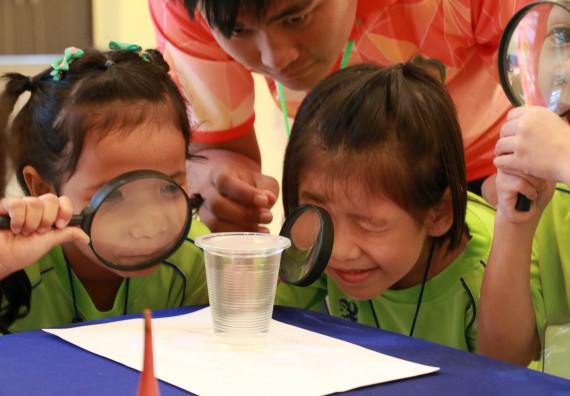 ภาพกิจกรรม คณะวิทยาศาสตร์และเทคโนโลยี จัดค่ายวิทยาศาสตร์โรงเรียนสาธิตฯ อนุบาล