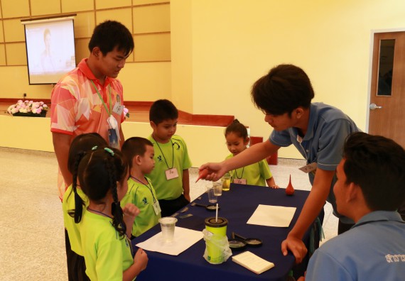 ภาพกิจกรรม คณะวิทยาศาสตร์และเทคโนโลยี จัดค่ายวิทยาศาสตร์โรงเรียนสาธิตฯ อนุบาล