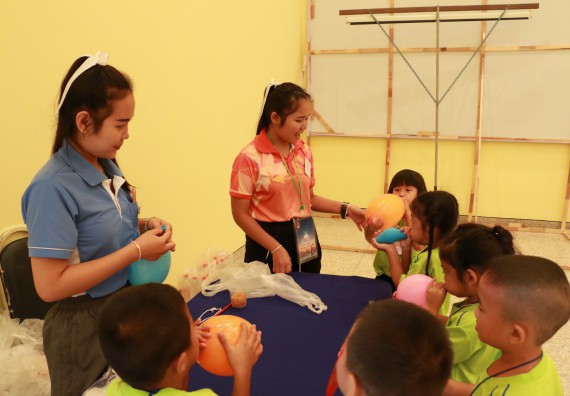 ภาพกิจกรรม คณะวิทยาศาสตร์และเทคโนโลยี จัดค่ายวิทยาศาสตร์โรงเรียนสาธิตฯ อนุบาล