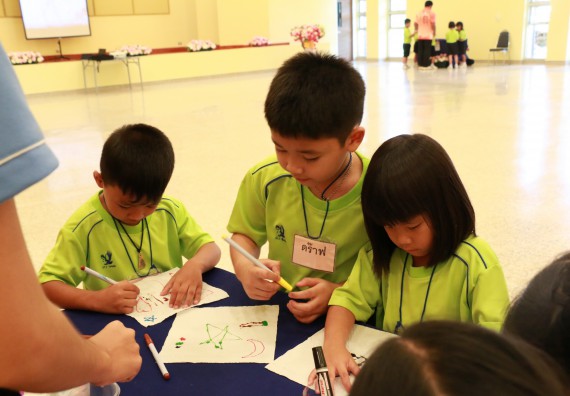 ภาพกิจกรรม คณะวิทยาศาสตร์และเทคโนโลยี จัดค่ายวิทยาศาสตร์โรงเรียนสาธิตฯ อนุบาล