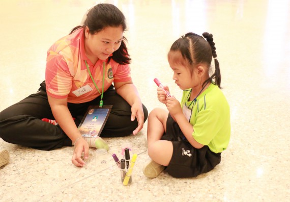 ภาพกิจกรรม คณะวิทยาศาสตร์และเทคโนโลยี จัดค่ายวิทยาศาสตร์โรงเรียนสาธิตฯ อนุบาล