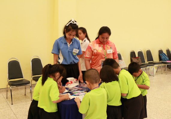 ภาพกิจกรรม คณะวิทยาศาสตร์และเทคโนโลยี จัดค่ายวิทยาศาสตร์โรงเรียนสาธิตฯ อนุบาล
