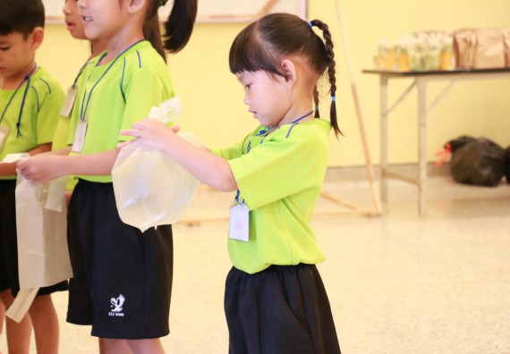 ภาพกิจกรรม คณะวิทยาศาสตร์และเทคโนโลยี จัดค่ายวิทยาศาสตร์โรงเรียนสาธิตฯ อนุบาล