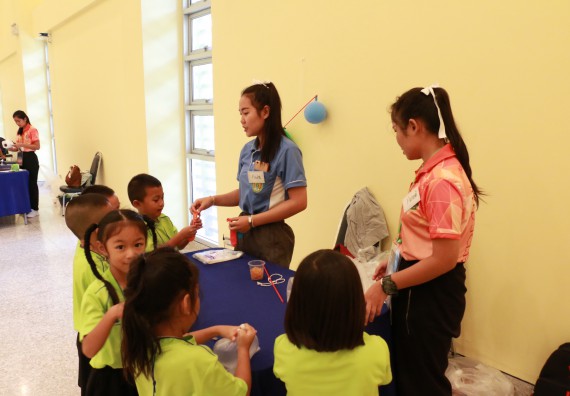 ภาพกิจกรรม คณะวิทยาศาสตร์และเทคโนโลยี จัดค่ายวิทยาศาสตร์โรงเรียนสาธิตฯ อนุบาล