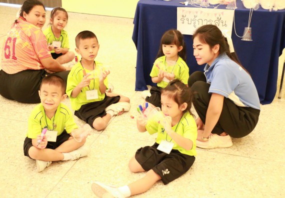 ภาพกิจกรรม คณะวิทยาศาสตร์และเทคโนโลยี จัดค่ายวิทยาศาสตร์โรงเรียนสาธิตฯ อนุบาล