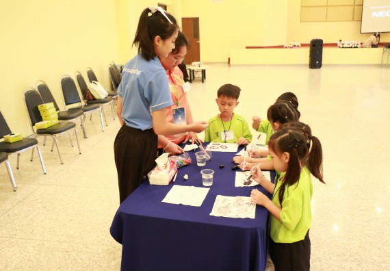 ภาพกิจกรรม คณะวิทยาศาสตร์และเทคโนโลยี จัดค่ายวิทยาศาสตร์โรงเรียนสาธิตฯ อนุบาล