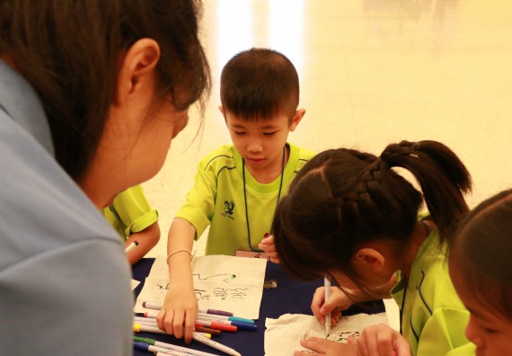 ภาพกิจกรรม คณะวิทยาศาสตร์และเทคโนโลยี จัดค่ายวิทยาศาสตร์โรงเรียนสาธิตฯ อนุบาล